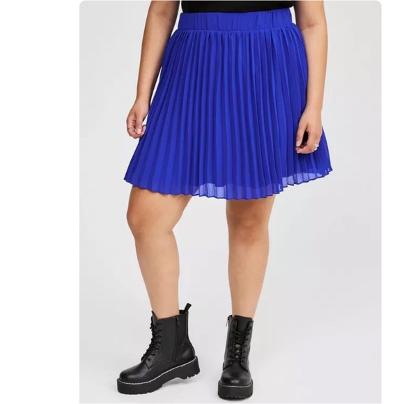 NWT Torrid Mini Chiffon High Waist Pleated Skirt - Size 3X - Picture 1 of 5